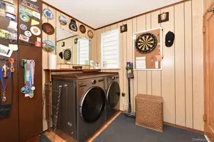17 Woodpecker Ln, Levittown, NY 11756 - Photo 29