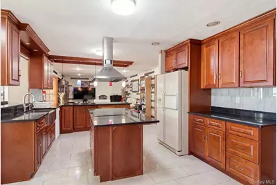 116 Lucinda Drive, Babylon, NY 11702 - Photo 7