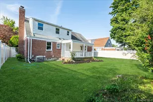 54 Greenway Blvd, Elmont, NY 11003 - Photo 35
