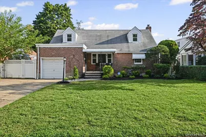 54 Greenway Boulevard, Elmont, NY 11003 - Photo 3