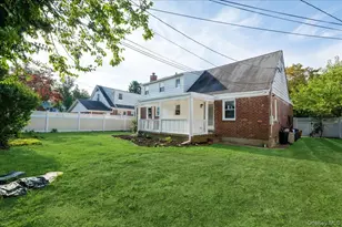 54 Greenway Blvd, Elmont, NY 11003 - Photo 37