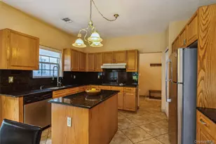 77 Hamlet Dr, Hauppauge, NY 11788 - Photo 5