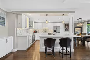 93 Eagle Chase, Woodbury, NY 11797 - Photo 9