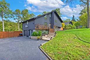 10 Cathy Ct, Northport, NY 11768 - Photo 9