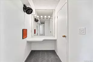4 Martine Ave, White Plains, NY 10606 - Photo 9