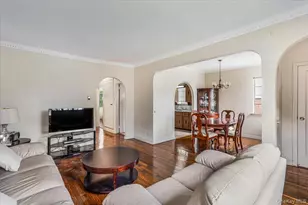 13-14 145th Pl, Whitestone, NY 11357 - Photo 5