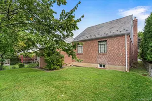 13-14 145th Pl, Whitestone, NY 11357 - Photo 15