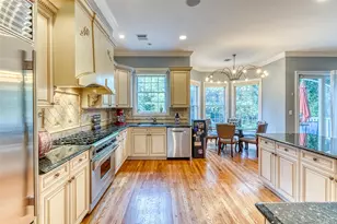 36 Kensington Cir, Manhasset, NY 11030 - Photo 11
