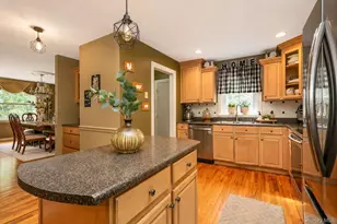 2 Wellington Ct, Wallkill, NY 12589 - Photo 9