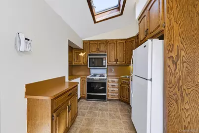 9 Plowboy Path, Commack, NY 11725 - Photo 5