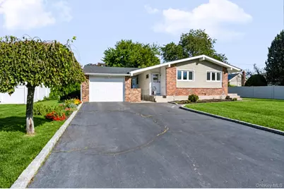 9 Plowboy Path, Commack, NY 11725 - Photo 3