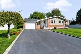 9 Plowboy Path, Commack, NY 11725 - Photo 3