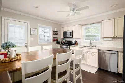 621 N Fulton Avenue, Lindenhurst, NY 11757 - Photo 5
