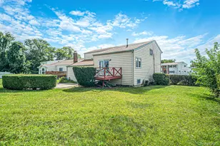 29 Sunshine Ln, Amityville, NY 11701 - Photo 21