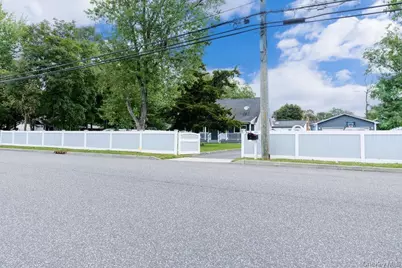 1369 N Clinton Avenue, Bay Shore, NY 11706 - Photo 35