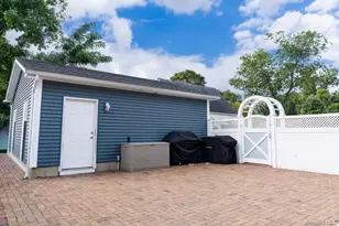 1369 N Clinton Ave, Bay Shore, NY 11706 - Photo 33