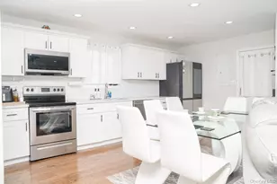 1369 N Clinton Ave, Bay Shore, NY 11706 - Photo 5