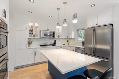 25 Marilyn Boulevard, Plainview, NY 11803 - Photo 9