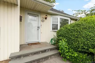25 Marilyn Blvd, Plainview, NY 11803 - Photo 3