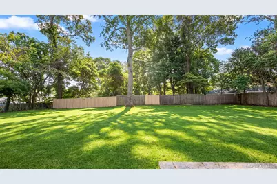 8 Woodlawn Avenue, Selden, NY 11784 - Photo 17
