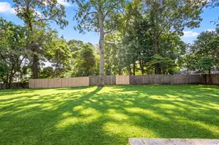 8 Woodlawn Ave, Selden, NY 11784 - Photo 17