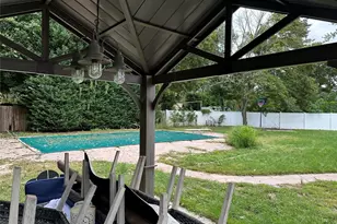 1385 Gardiner Dr, Bay Shore, NY 11706 - Photo 15