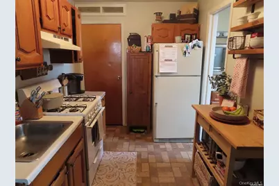 33 Deer Park Avenue #3C, Babylon, NY 11702 - Photo 3