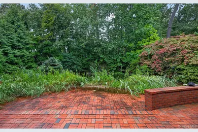 36 Stone Hill Drive S, Manhasset, NY 11030 - Photo 33