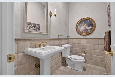 36 Stone Hill Drive S, Manhasset, NY 11030 - Photo 13