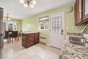 711 Covert Ave, New Hyde Park, NY 11040 - Photo 9