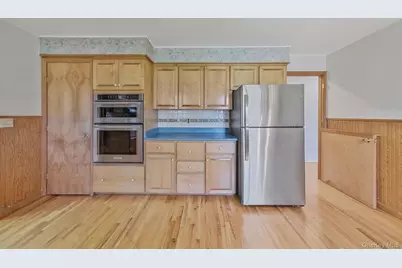 223 Connetquot Road, Bayport, NY 11705 - Photo 17