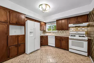 25 Sherry Ln, Hauppauge, NY 11788 - Photo 5