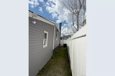354 Beachview Street, Copiague, NY 11726 - Photo 9