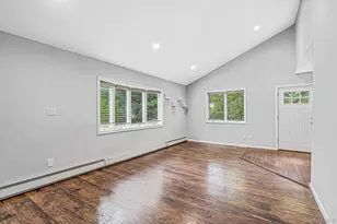 95 W Bartlett Rd, Middle Island, NY 11953 - Photo 11