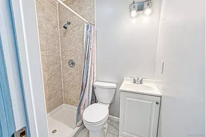 95 W Bartlett Road, Middle Island, NY 11953 - Photo 19