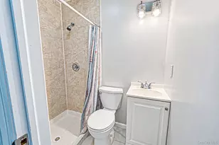 95 W Bartlett Rd, Middle Island, NY 11953 - Photo 19