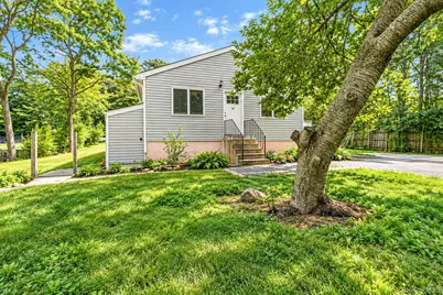 95 W Bartlett Road, Middle Island, NY 11953 - Photo 31