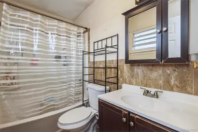 31 E June Street, Lindenhurst, NY 11757 - Photo 25