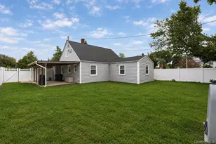 34 Chapel Ln, Levittown, NY 11756 - Photo 17
