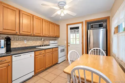 34 Chapel Lane, Levittown, NY 11756 - Photo 5