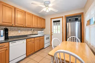 34 Chapel Ln, Levittown, NY 11756 - Photo 5