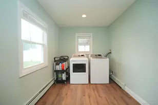 34 Chapel Ln, Levittown, NY 11756 - Photo 11