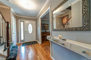 20 Evon Dr SW, Syosset, NY 11791 - Photo 3