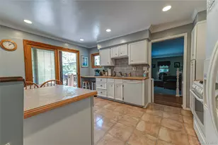 20 Evon Dr SW, Syosset, NY 11791 - Photo 9