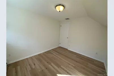 11 Gabriel Place #2, Glen Cove, NY 11542 - Photo 9