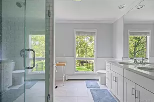 370 Old Canoe Place Rd, Southampton, NY 11968 - Photo 11