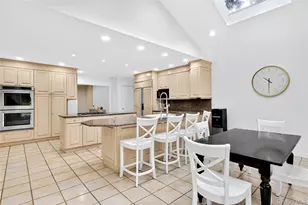 14 Maplewood Ln, East Hills, NY 11576 - Photo 9