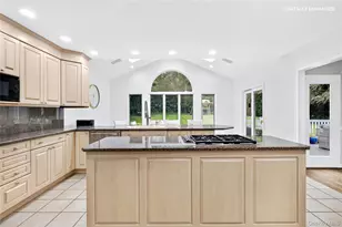 14 Maplewood Ln, East Hills, NY 11576 - Photo 11