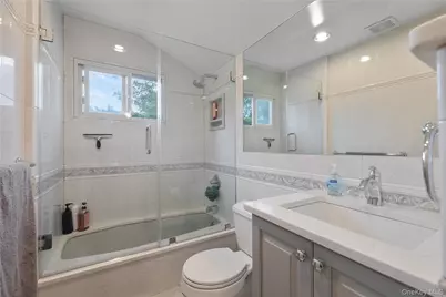 655 Hyman Avenue, Bay Shore, NY 11706 - Photo 11