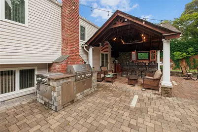 655 Hyman Avenue, Bay Shore, NY 11706 - Photo 21